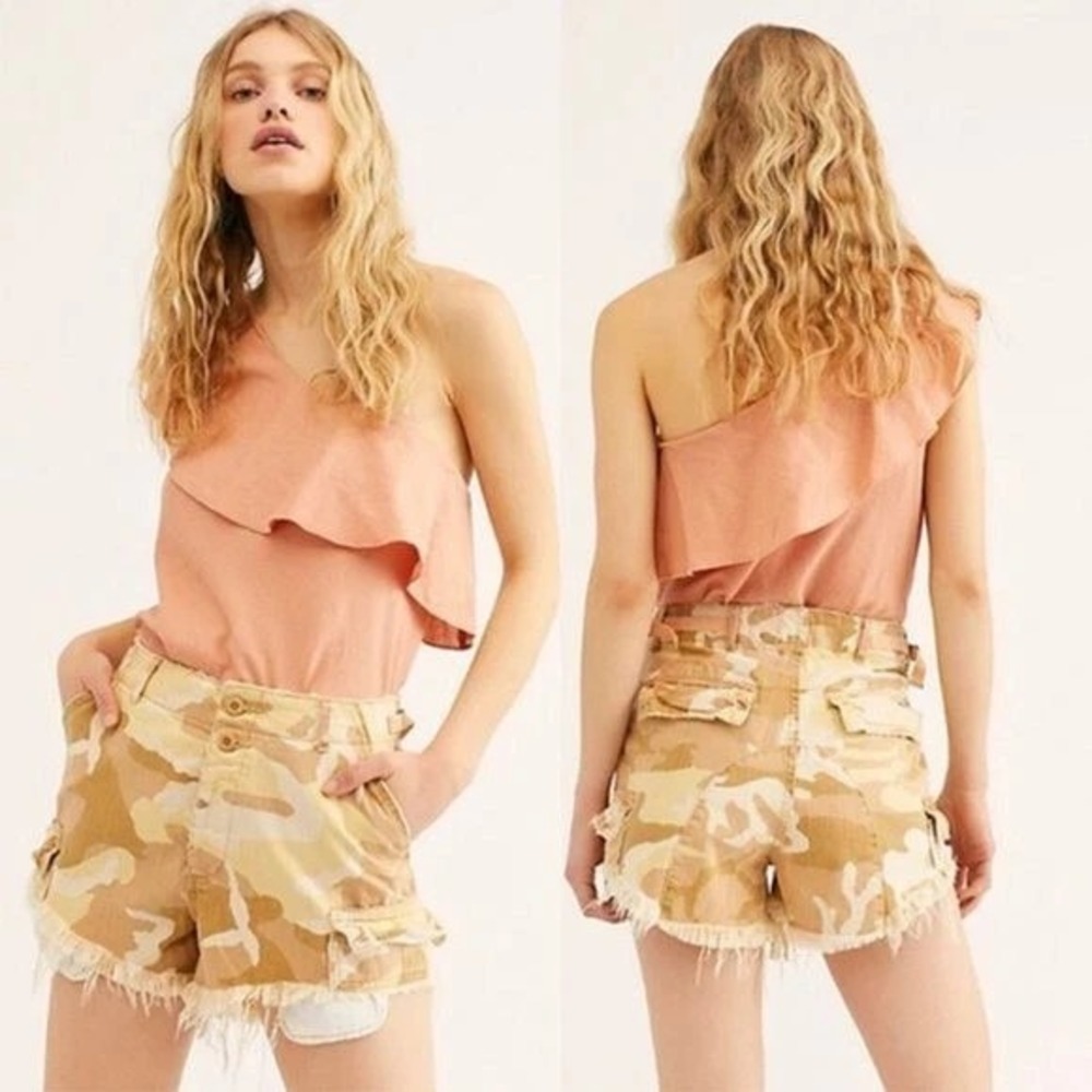 Free People Commander Cutoff Shorts Women 12 Tan Beige Camo Raw Hem Cargo Pocket